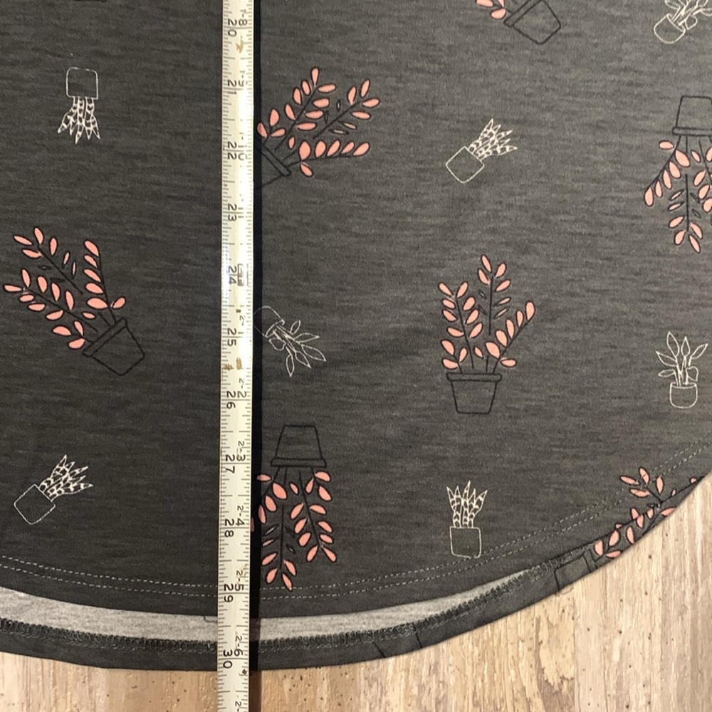 Lularoe Iris - Picture 4 of 4
